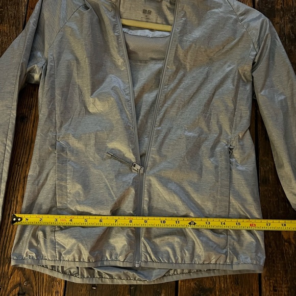 UNIQLO Pocketable Wind Breaker XS - Picture 12 of 15